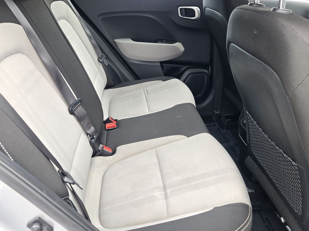 2025 Hyundai Venue SEL - Photo 15