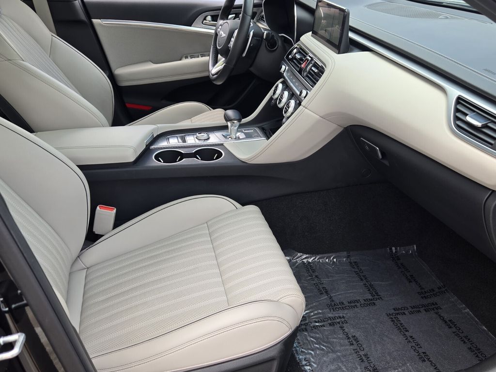 2023 GENESIS G70 Standard - Photo 16