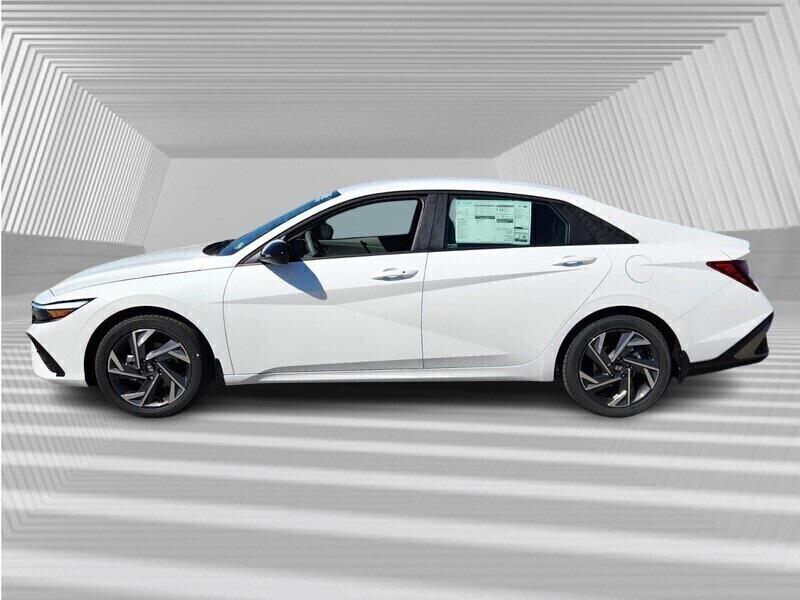 2025 Hyundai Elantra SEL Sport photo 2