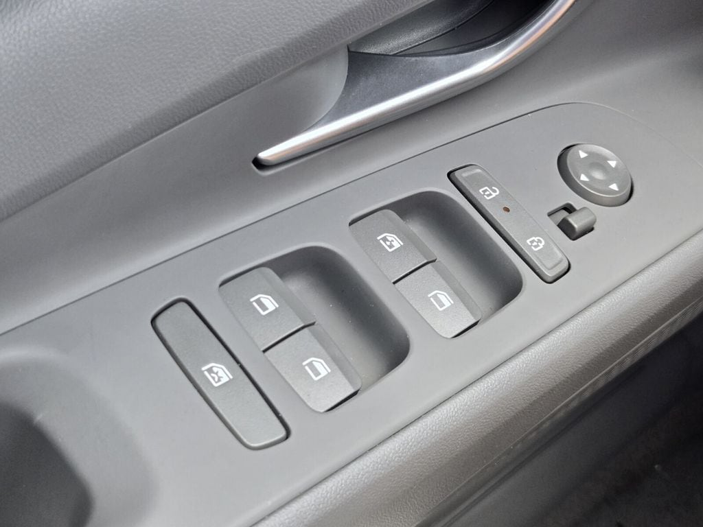 2025 Hyundai Elantra SEL - Photo 27