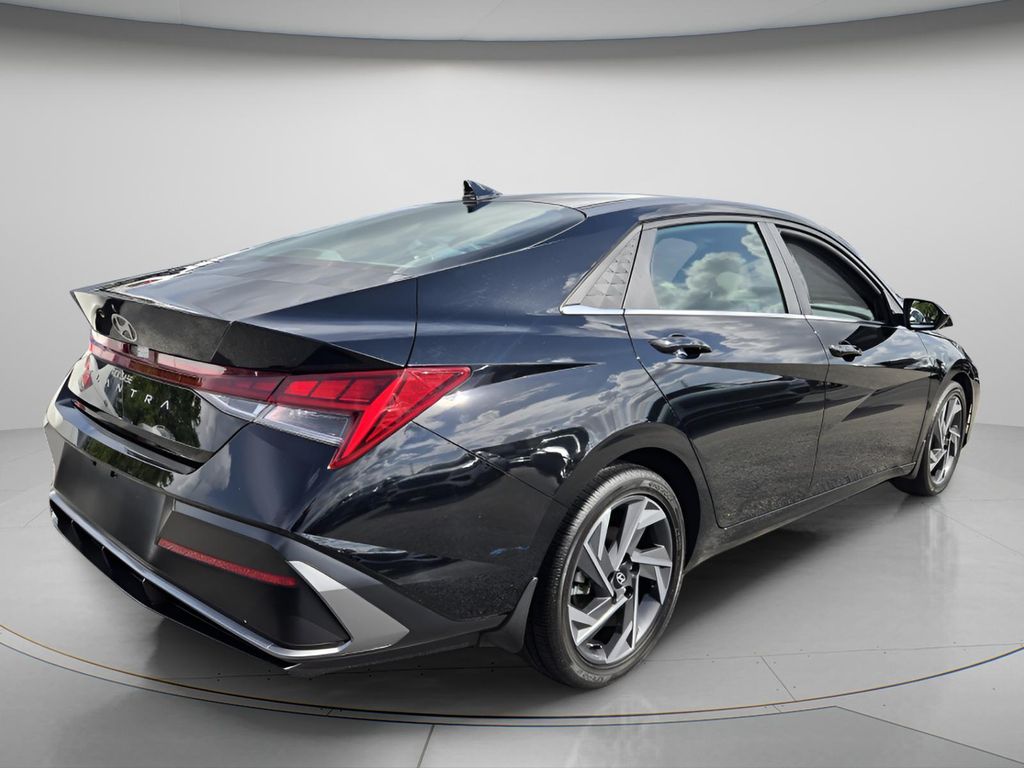 2025 Hyundai Elantra SEL - Photo 8