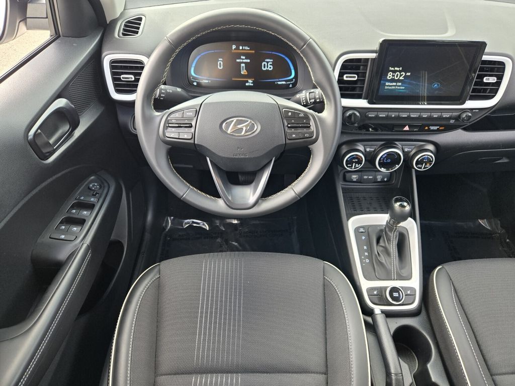 2025 Hyundai Venue Limited - Photo 13