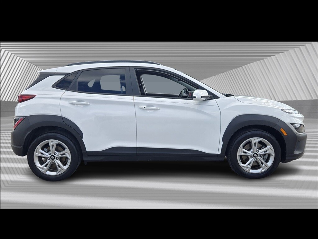 2023 Hyundai Kona SEL photo 3