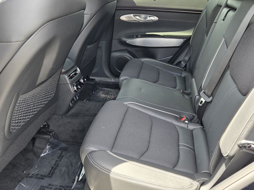2025 GENESIS GV70 Standard - Photo 11