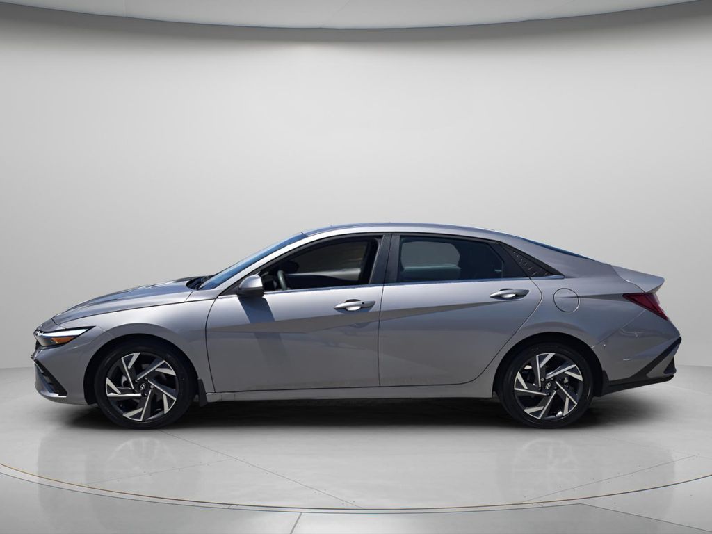 2025 Hyundai Elantra SEL - Photo 3