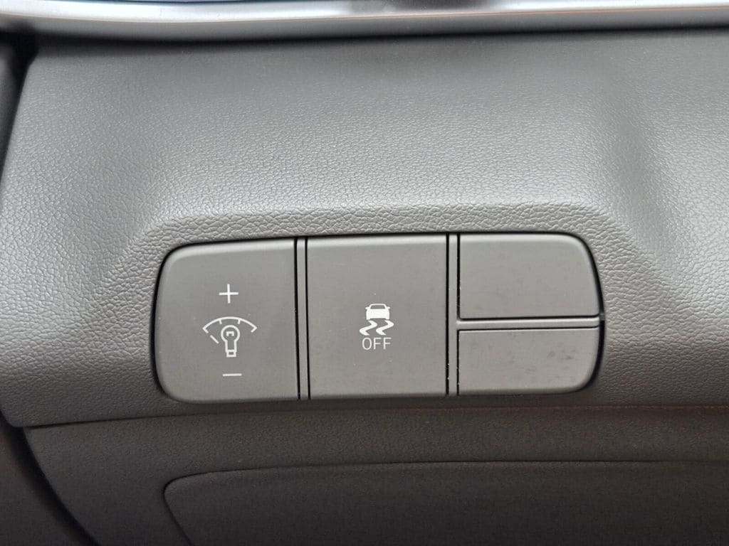 2025 Hyundai Elantra SEL - Photo 28