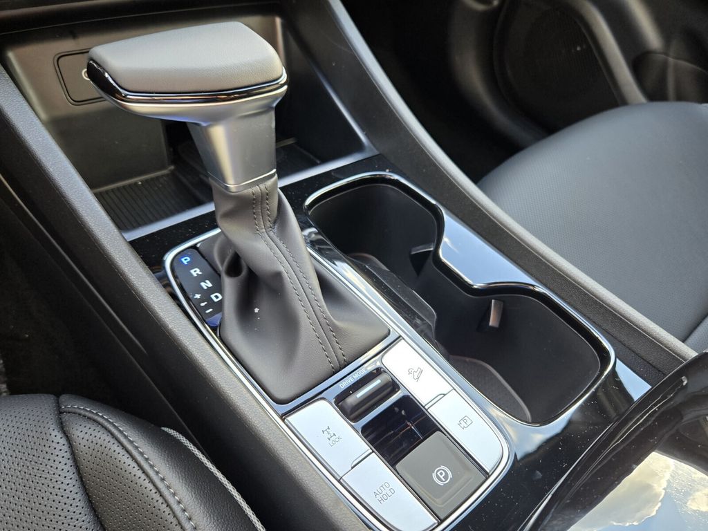2026 Hyundai Santa Cruz Limited - Photo 9
