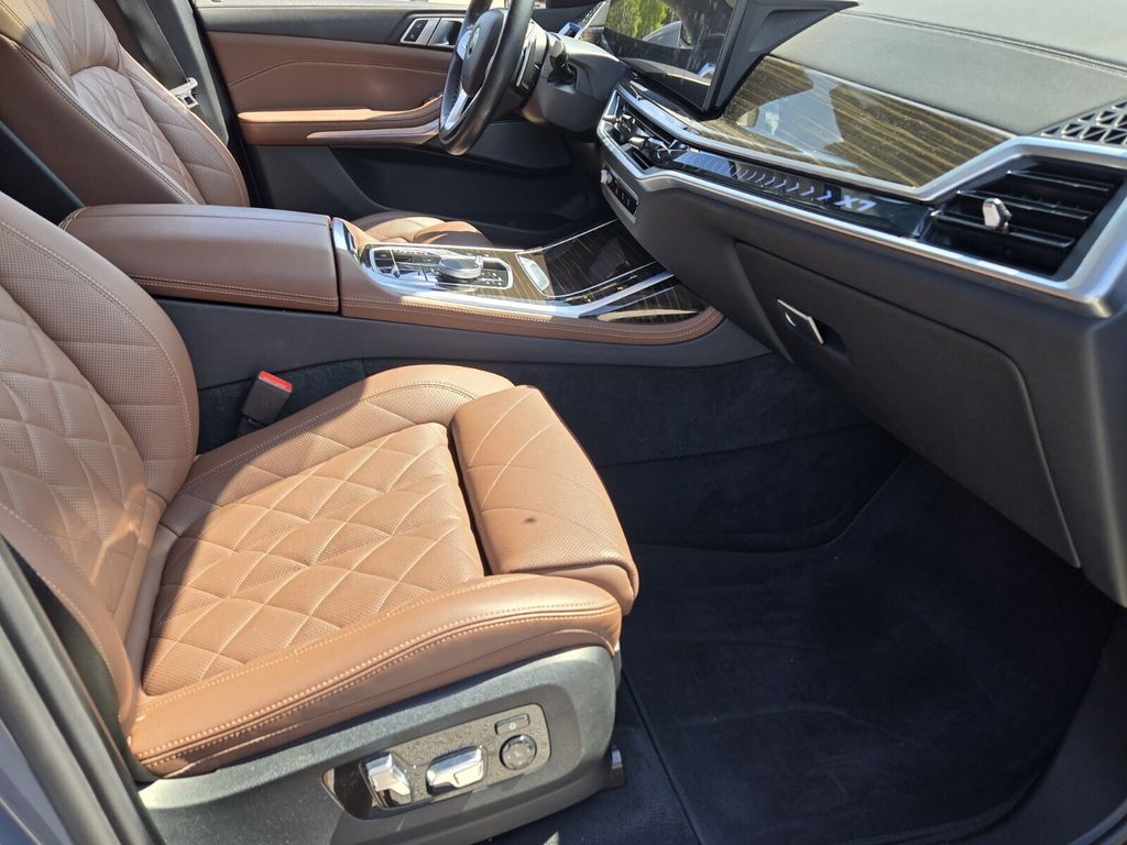 2023 BMW X7 40i - Photo 16