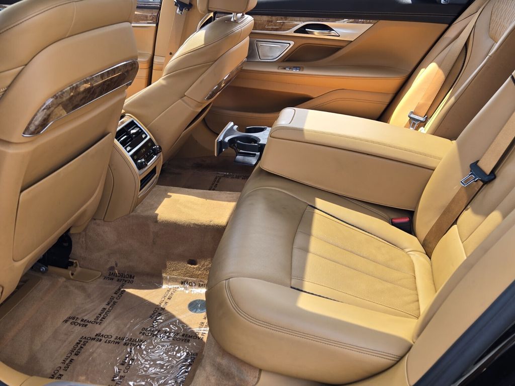 2018 BMW 7 Series 750i - Photo 11
