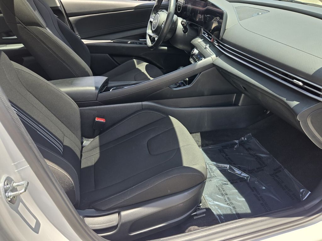 2024 Hyundai Elantra SEL - Photo 16