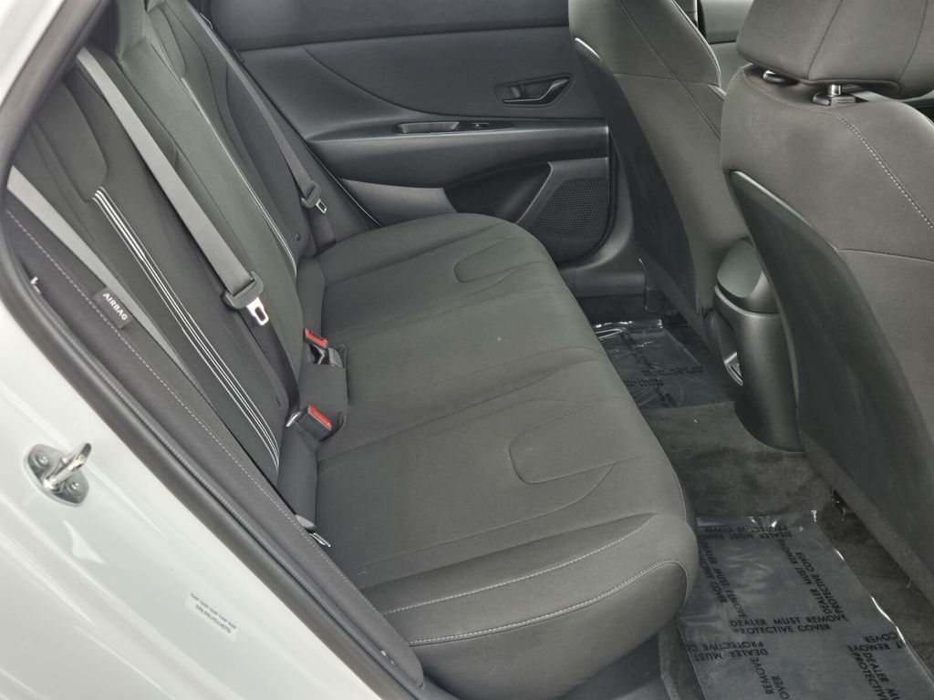 2025 Hyundai Elantra Blue - Photo 16