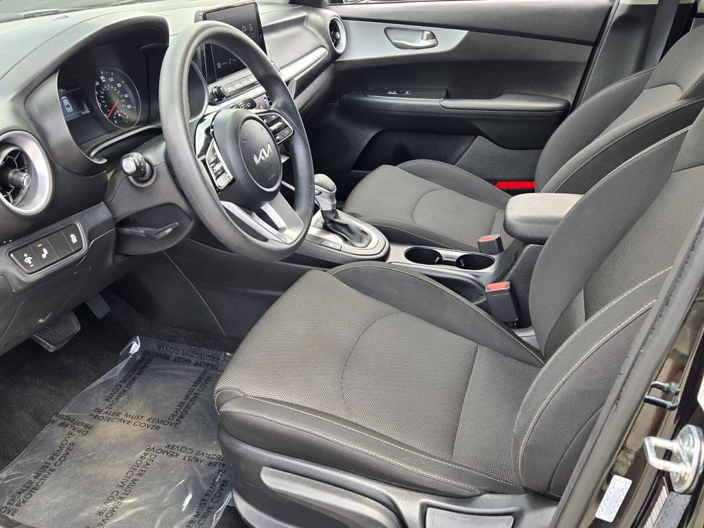 2024 Kia Forte LXS - Photo 10