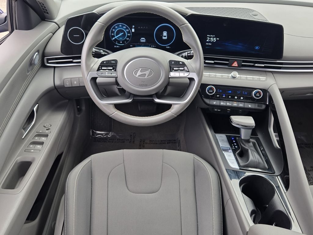 2025 Hyundai Elantra SEL - Photo 13