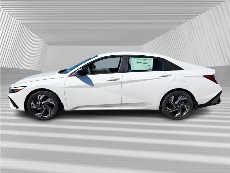 2025 Hyundai Elantra SEL Sport photo 2
