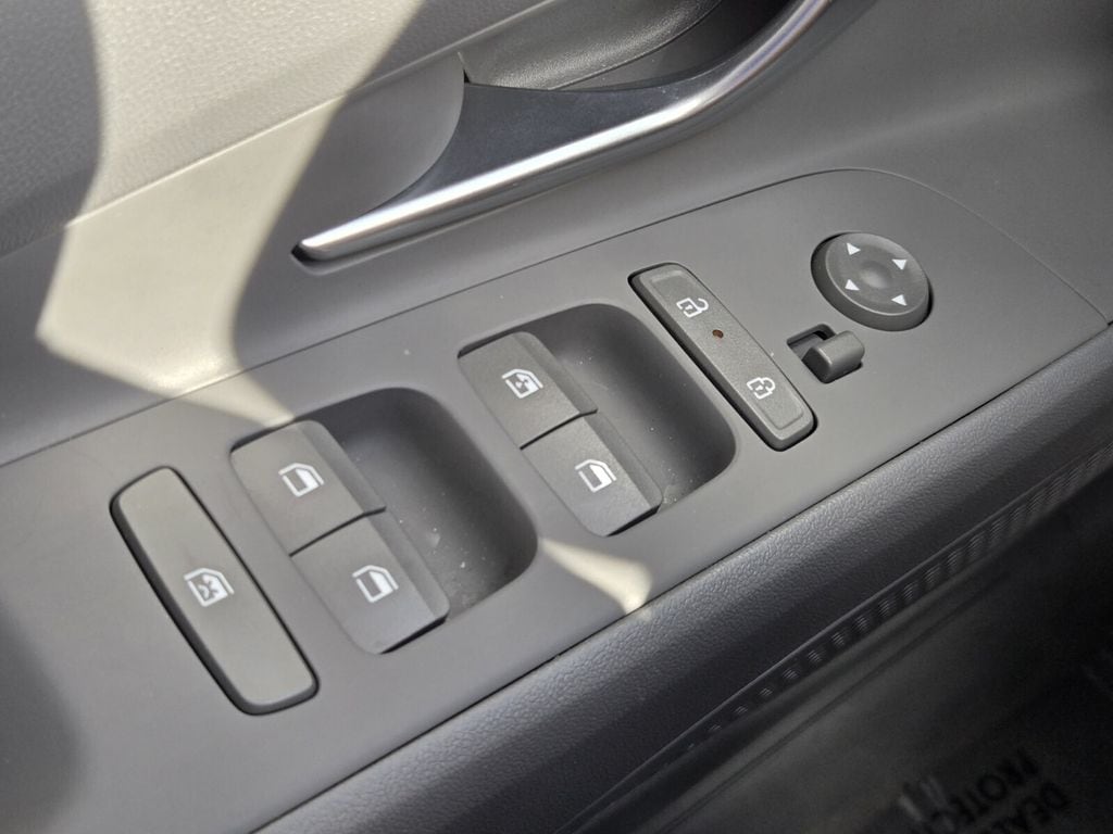 2025 Hyundai Elantra SEL - Photo 28
