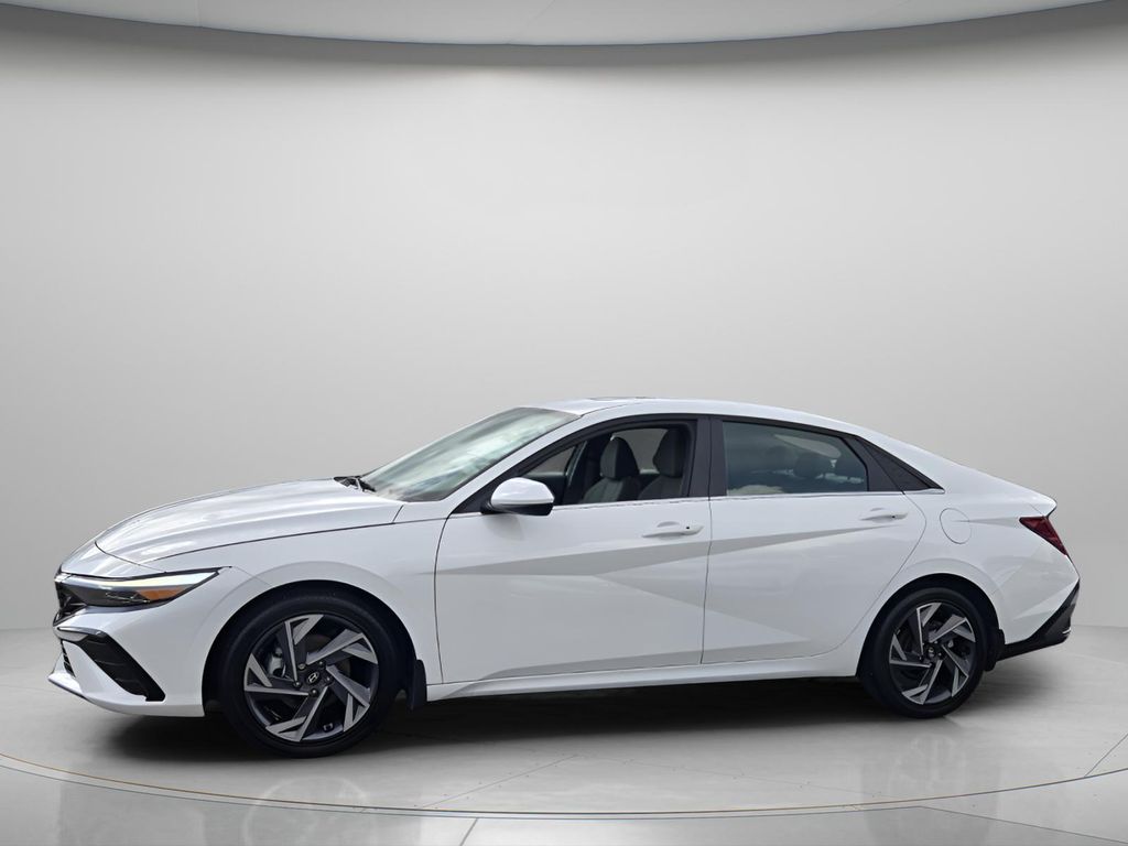 2025 Hyundai Elantra SEL - Photo 3
