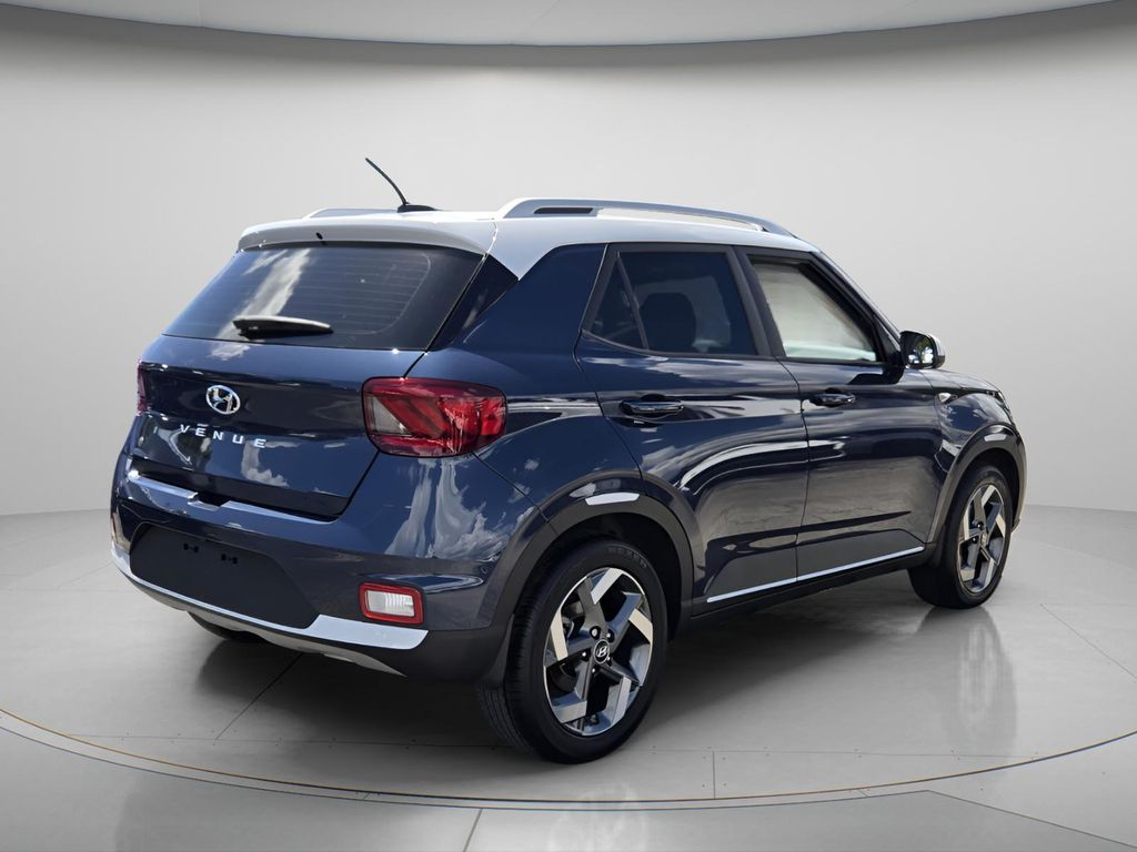 2025 Hyundai Venue Limited - Photo 8