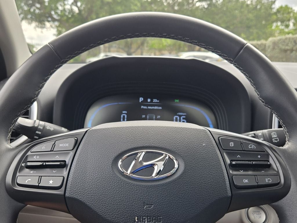 2025 Hyundai Venue SEL - Photo 23
