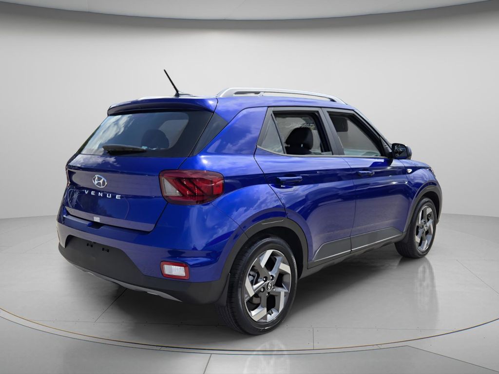 2025 Hyundai Venue Limited - Photo 7