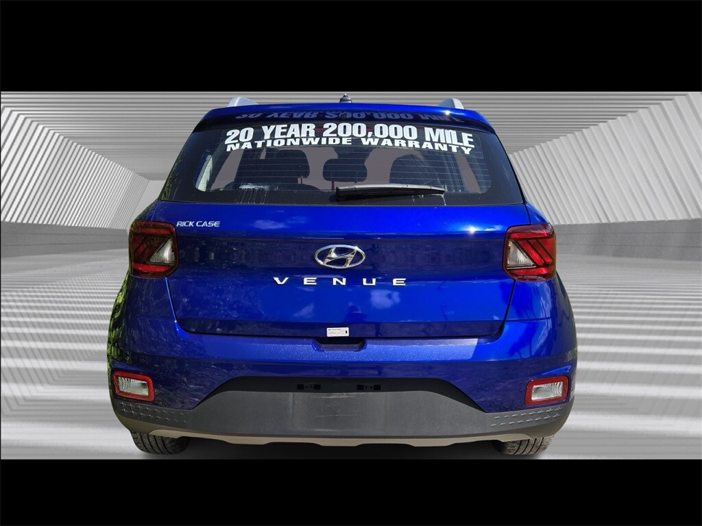 2025 Hyundai Venue SEL photo 4