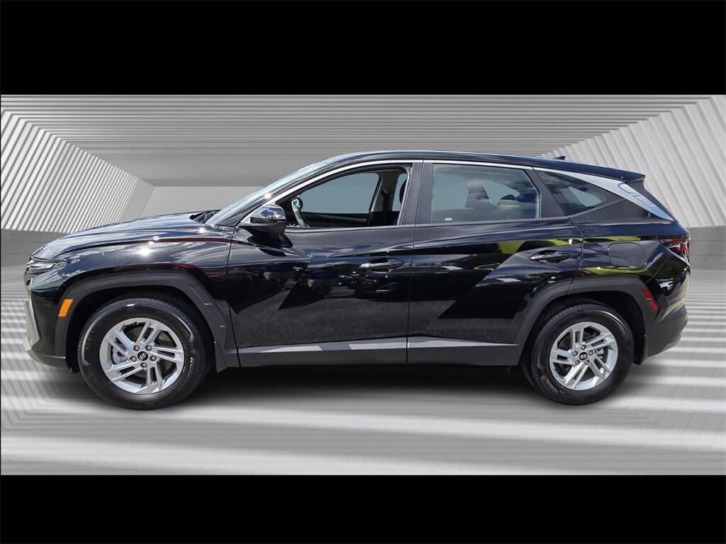 2025 Hyundai Tucson SE photo 2