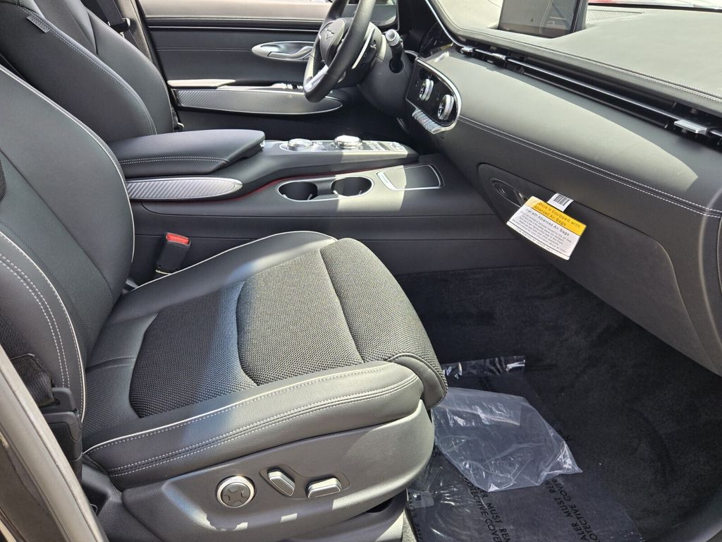 2025 GENESIS GV70 Standard - Photo 16