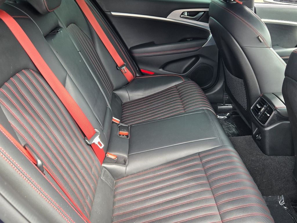 2023 GENESIS G70 Standard - Photo 15