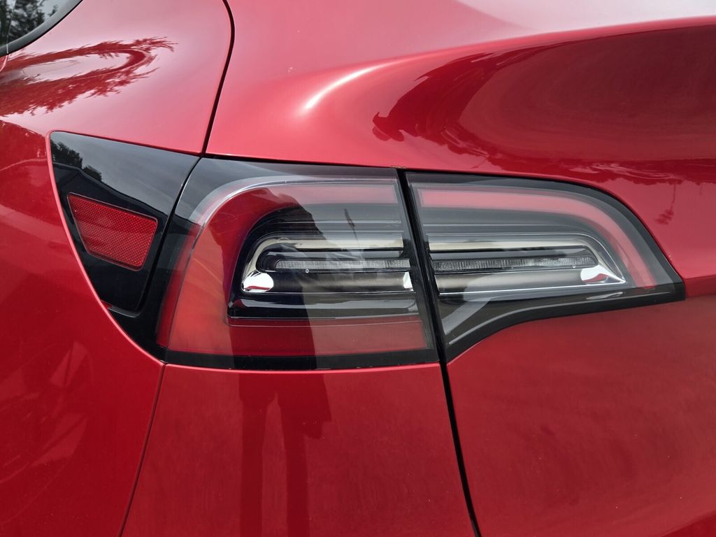 2021 Tesla Model Y Long Range - Photo 8