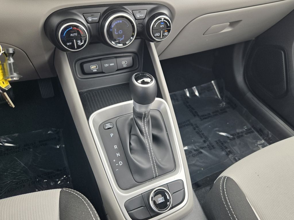 2023 Hyundai Venue SEL - Photo 18