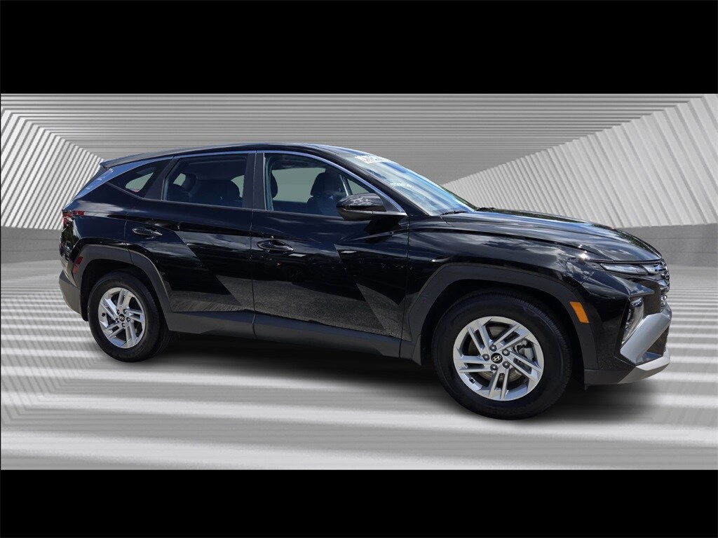 2025 Hyundai Tucson SE photo 3
