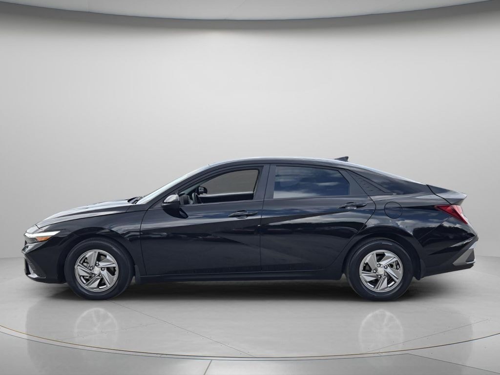 Certified 2025 Hyundai Elantra SE Sedan