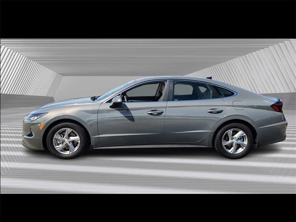 2022 Hyundai Sonata SE photo 2