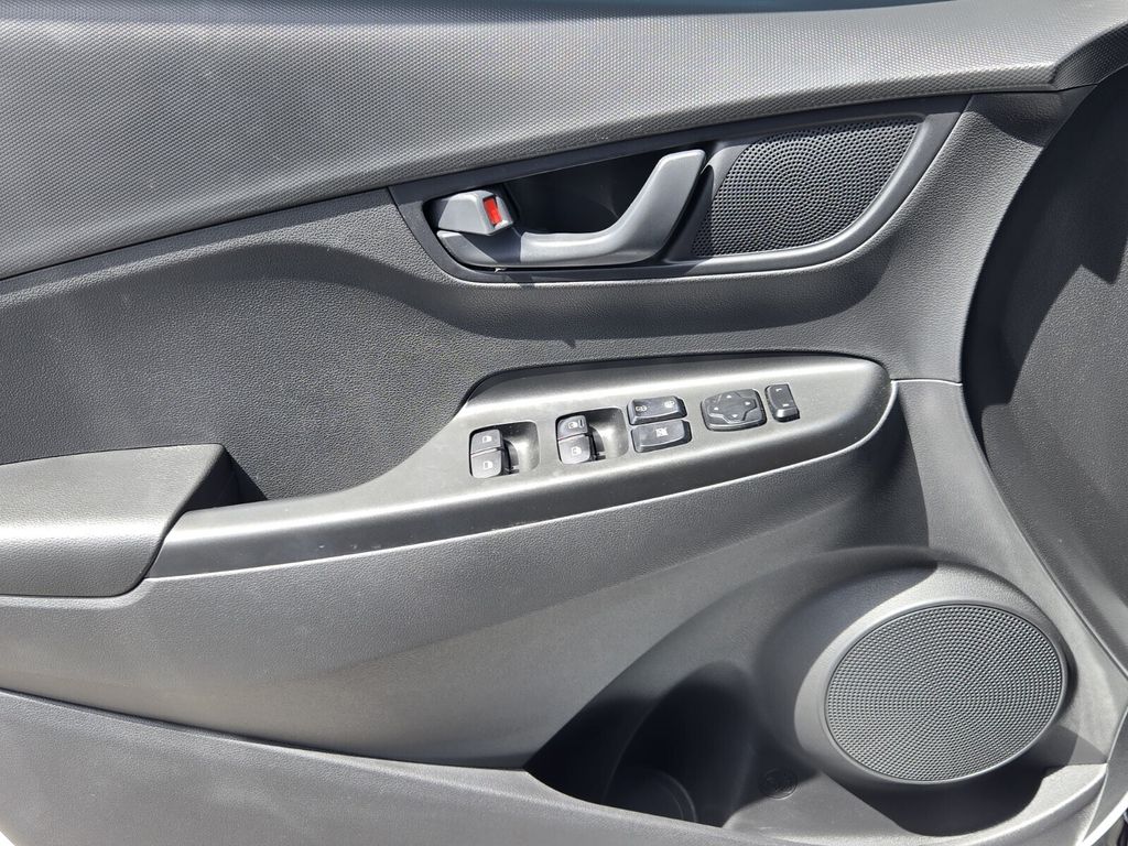 2023 Hyundai Kona SEL - Photo 29
