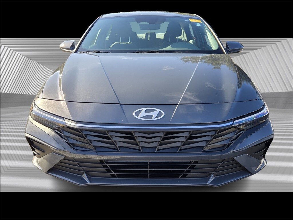 2024 Hyundai Elantra SE photo 2
