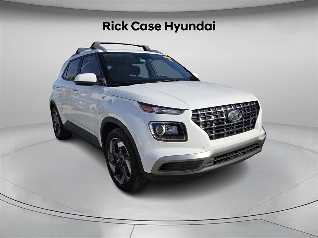 2022 Hyundai Venue SEL Limited photo 3