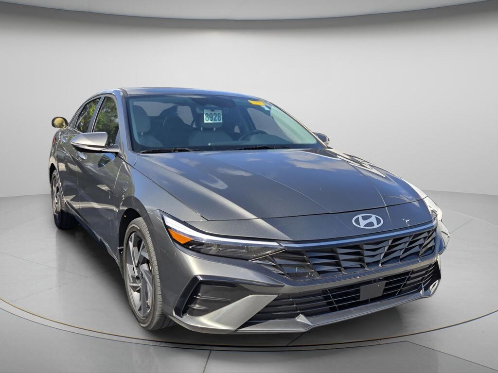 Used 2025 Hyundai Elantra Hybrid Limited Sedan