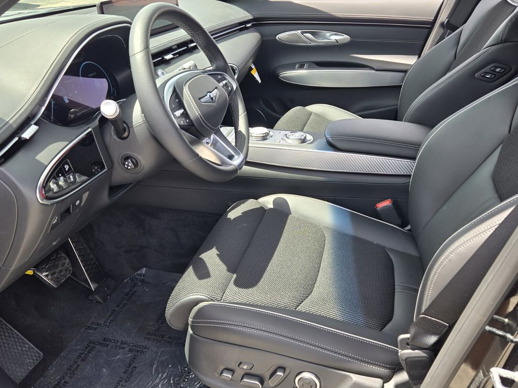 2025 GENESIS GV70 Standard - Photo 10