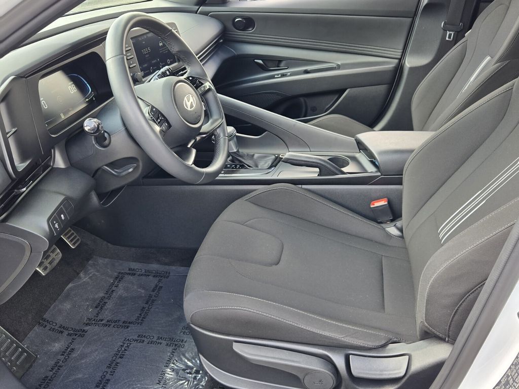 2025 Hyundai Elantra SEL - Photo 10
