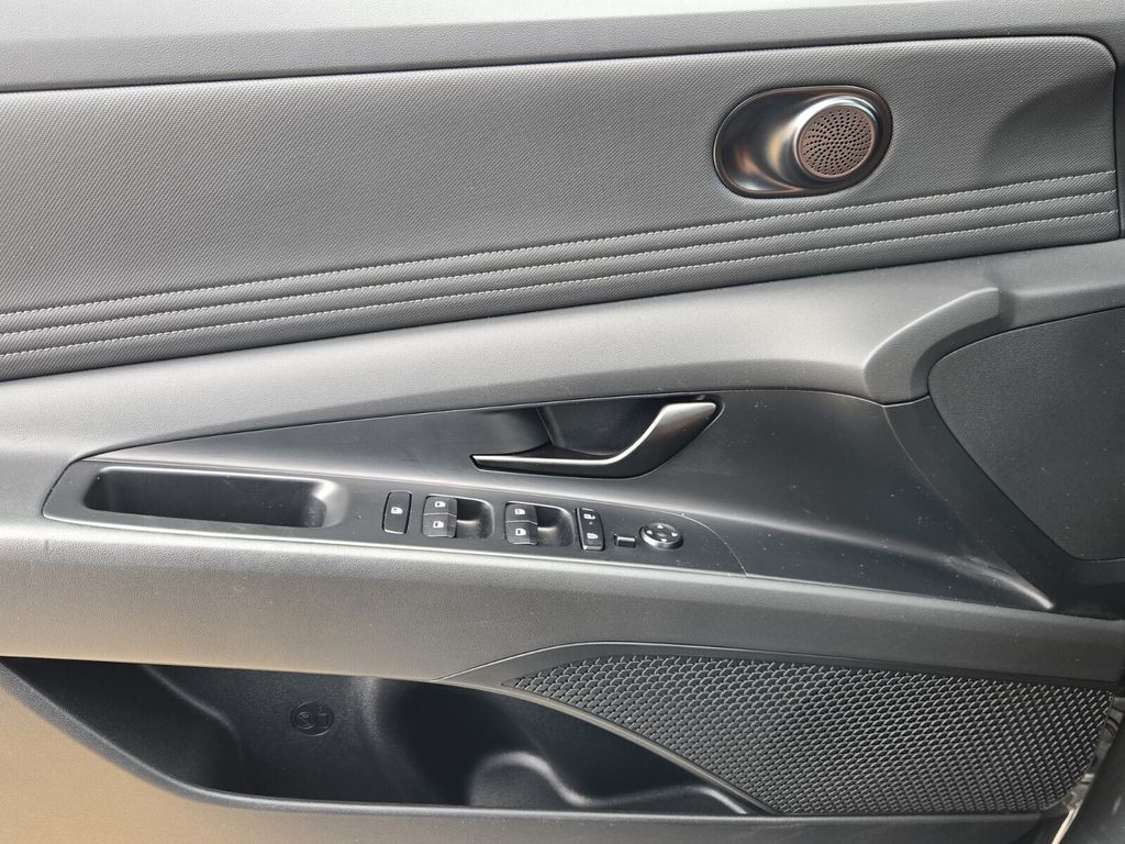 2025 Hyundai Elantra Blue - Photo 27