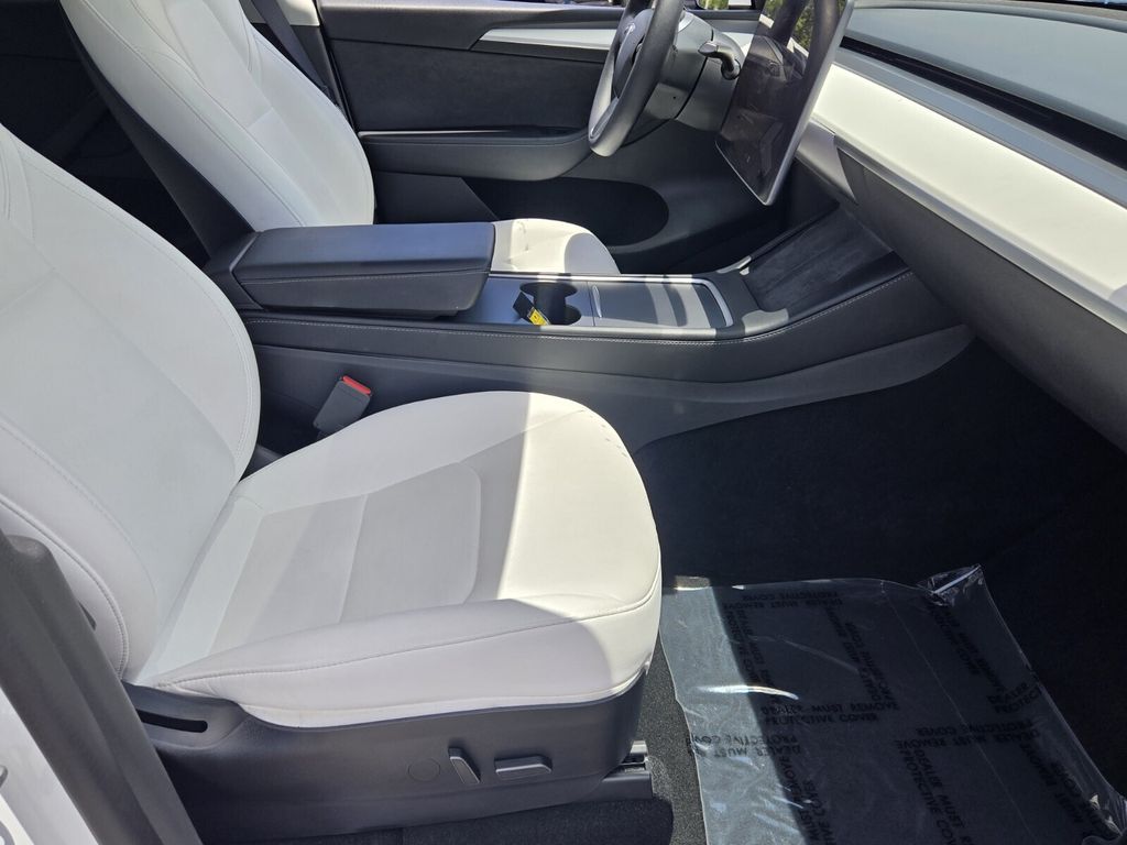 2022 Tesla Model Y Long Range - Photo 16