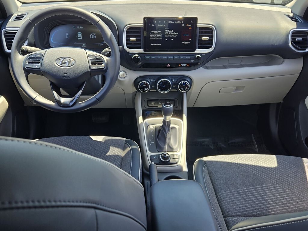 2024 Hyundai Venue Limited - Photo 12