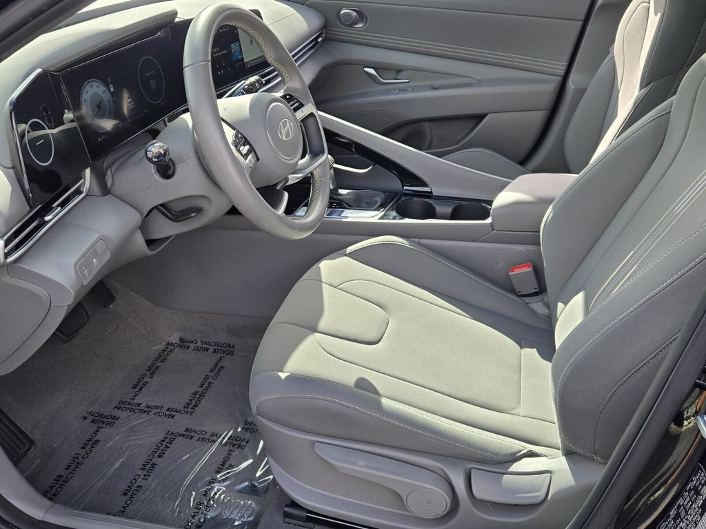 2025 Hyundai Elantra SEL - Photo 10