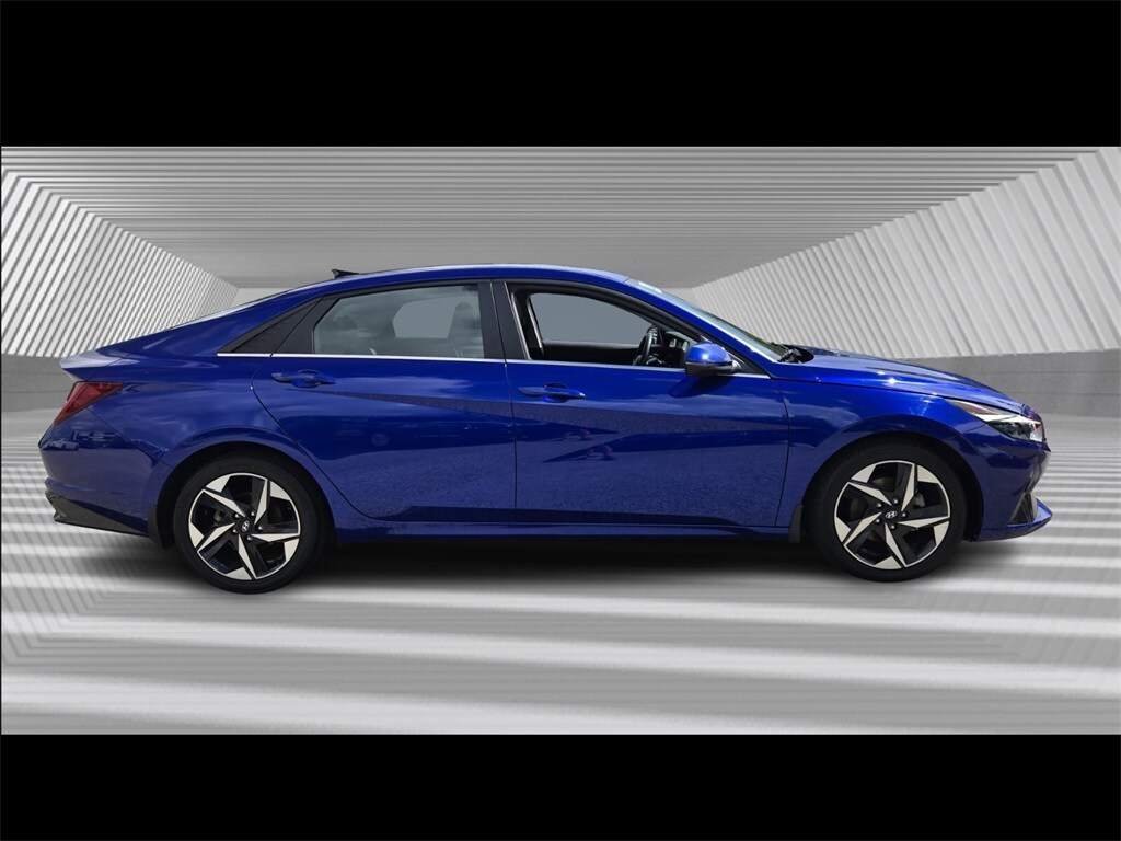 2023 Hyundai Elantra Limited photo 3