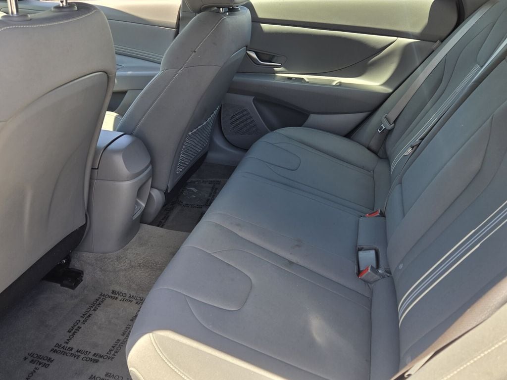 2025 Hyundai Elantra SEL - Photo 11