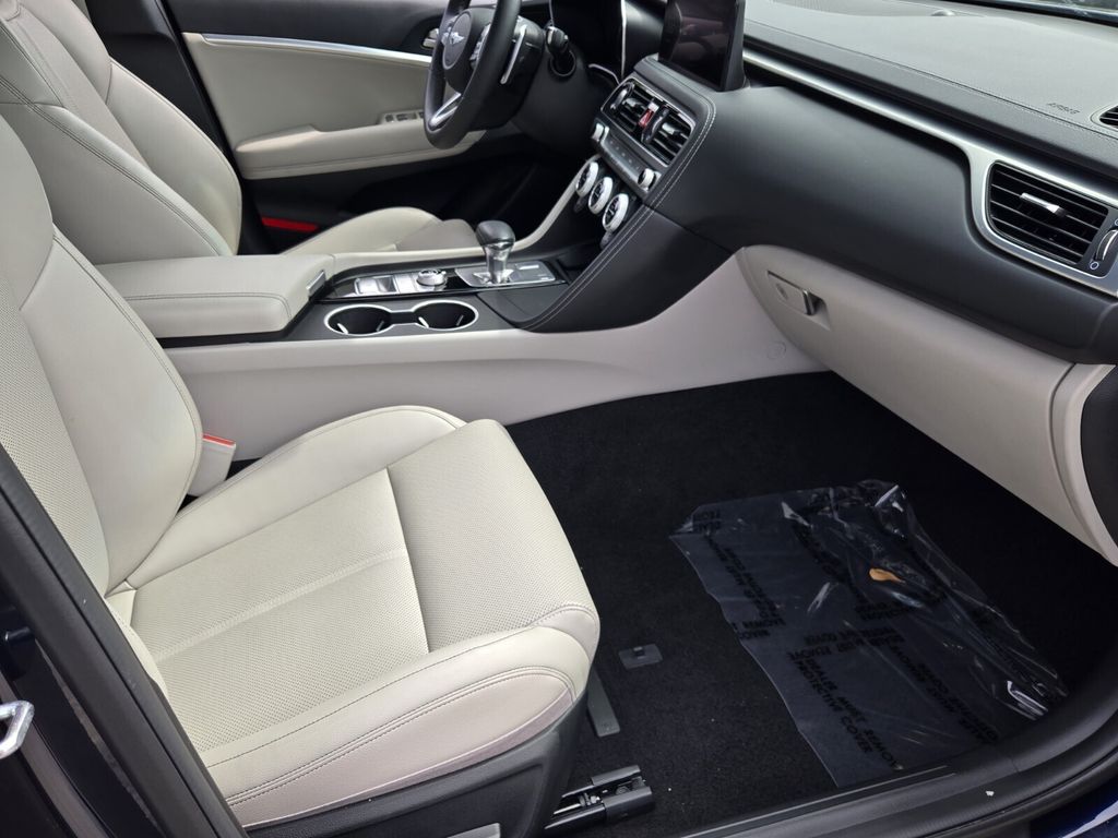 2023 GENESIS G70 Standard - Photo 16