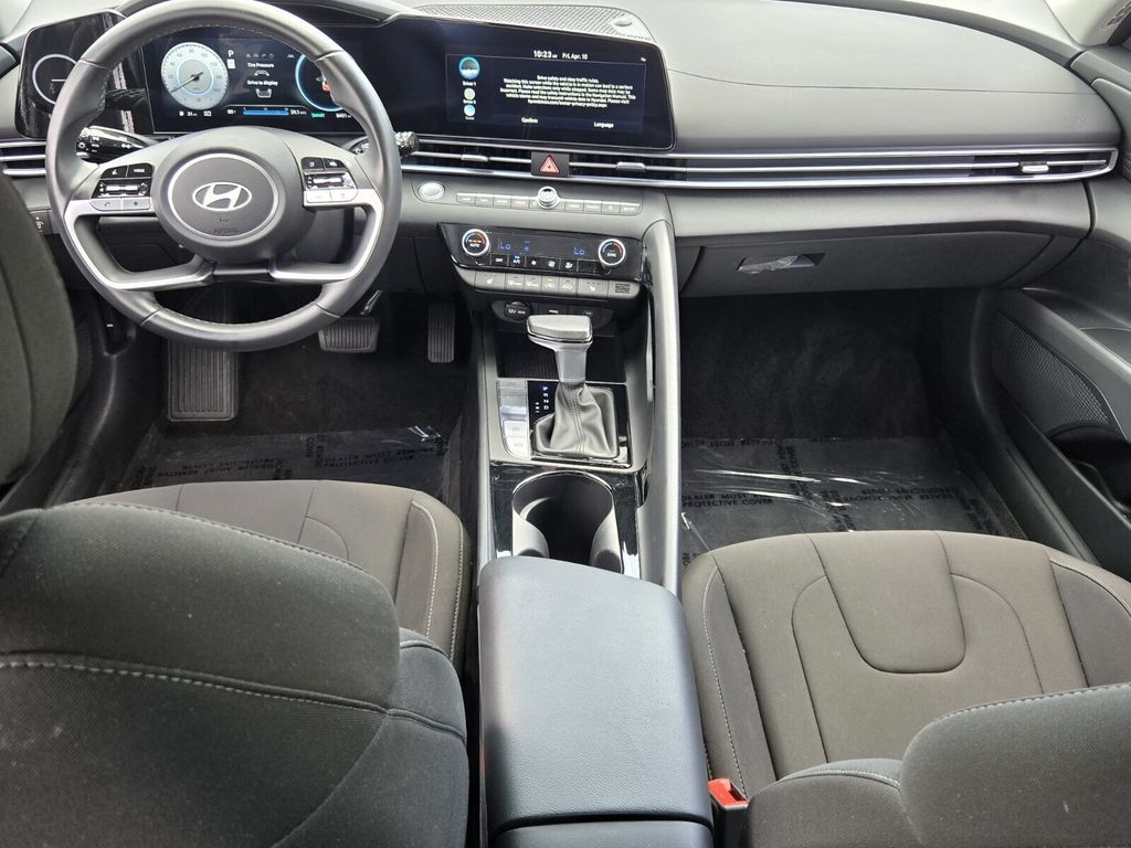 2025 Hyundai Elantra SEL - Photo 13