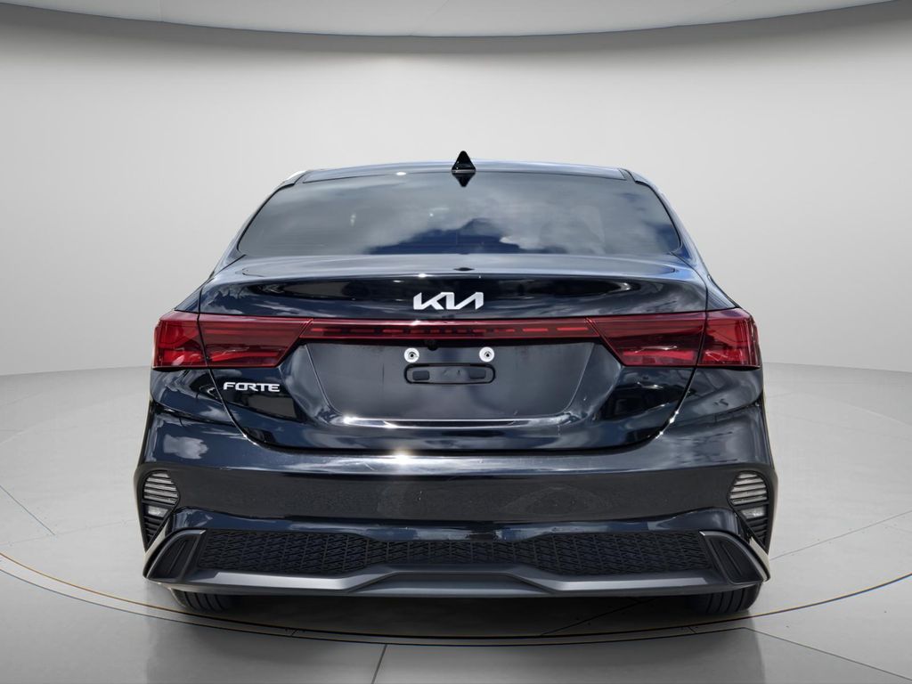 2024 Kia Forte LXS - Photo 6