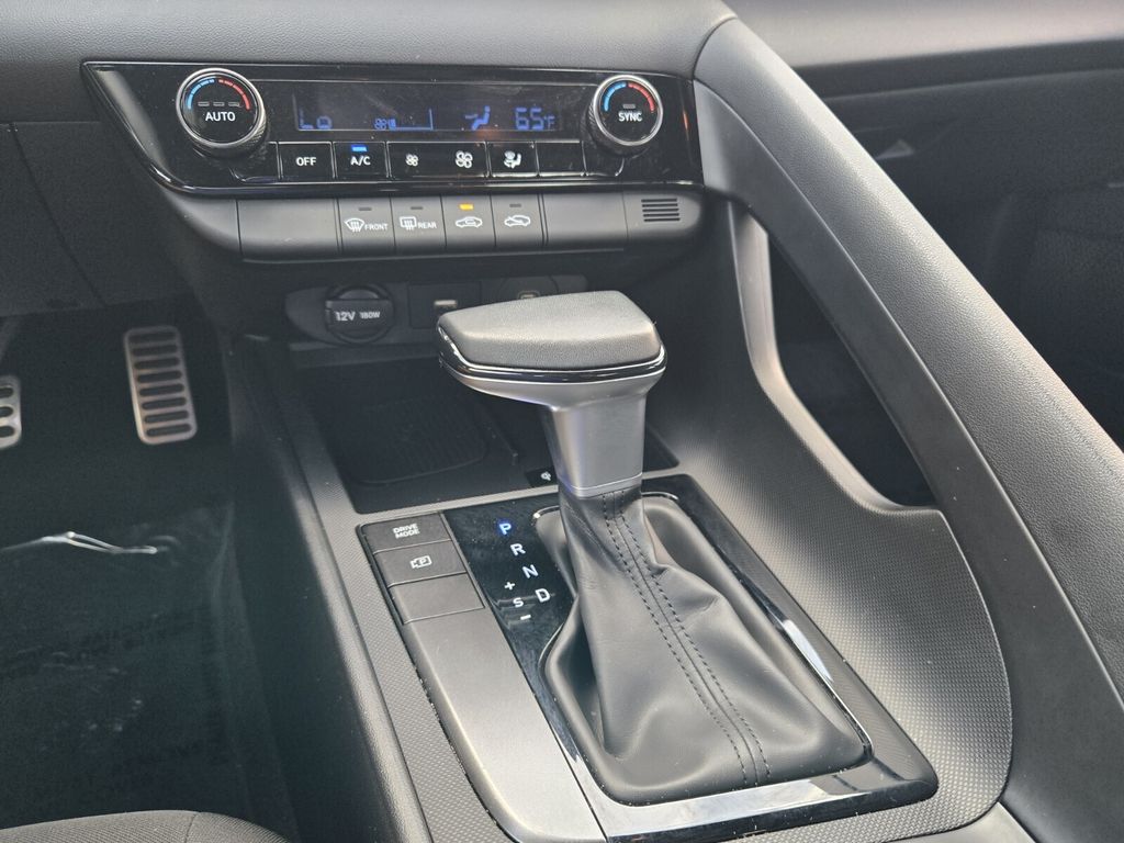 2025 Hyundai Elantra SEL - Photo 17