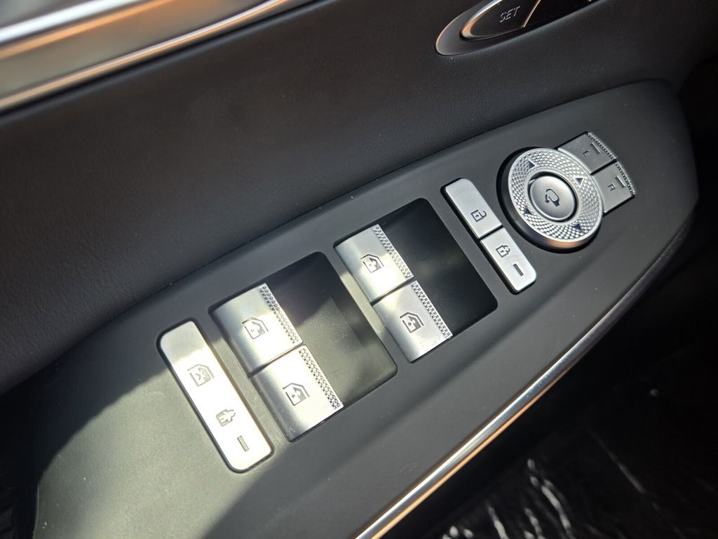 2025 GENESIS GV70 Standard - Photo 28