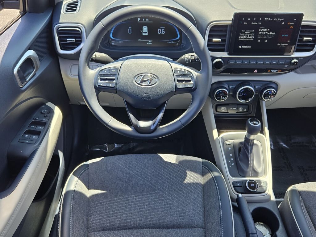 2024 Hyundai Venue Limited - Photo 13
